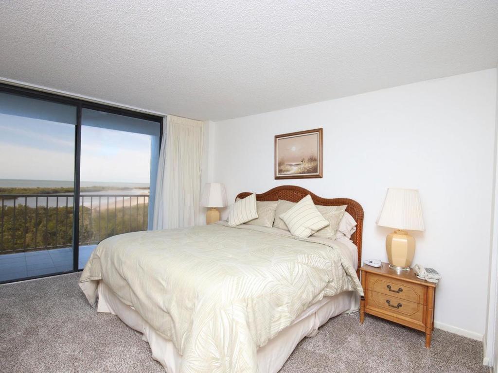 SST4-701 - South Seas Tower condo Main image 2